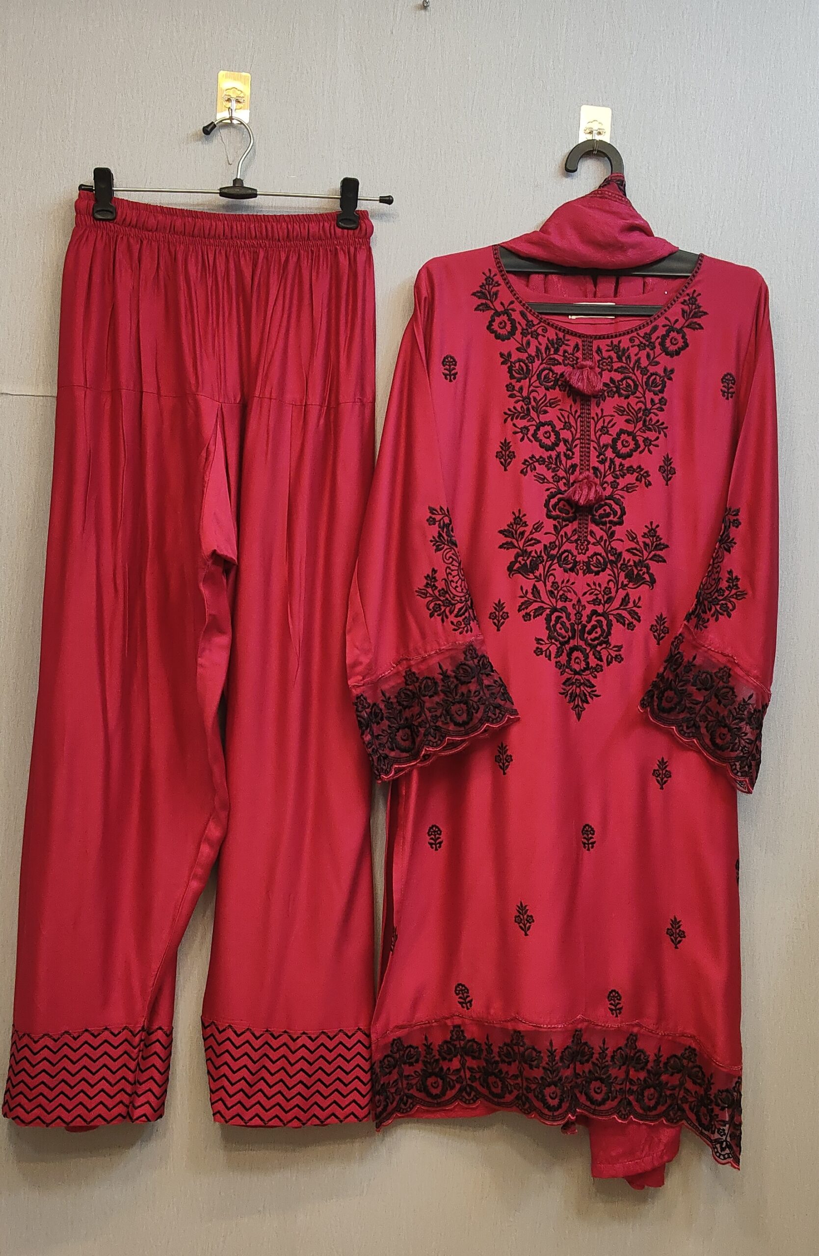 Shop Exclusive Designer Dresses with dupatta & Farshi Bottom - Image 2